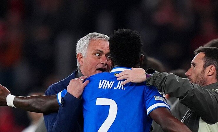 Vinicius và Mourinho từng xảy ra bất đồng khi Real Madrid chạm trán Benfica ở Cúp C1&nbsp;mùa trước