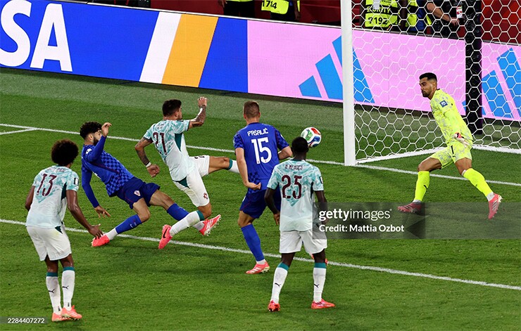 Con chip giúp VAR hủy bàn thắng của Croatia