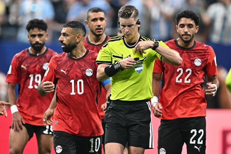 Ai Cập giận dữ với các quyết định của tổ trọng tài ở trận thua ngược Argentina