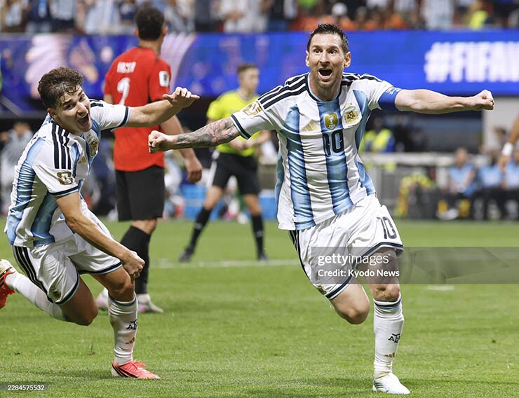 Messi tỏa sáng, giúp Argentina đánh bại Ai Cập