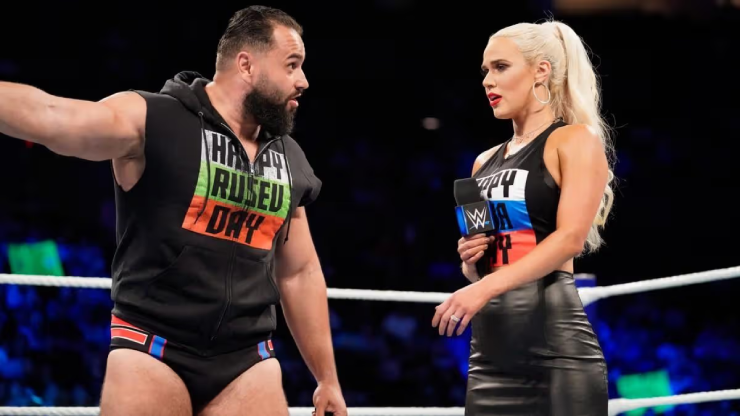 Cô là gương mặt quen thuộc của WWE