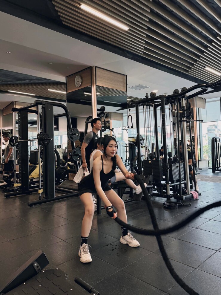 Mỹ nhân mê gym và siêu xe tốc độ "đốt cháy" bầu không khí Nóng cùng World Cup - 3