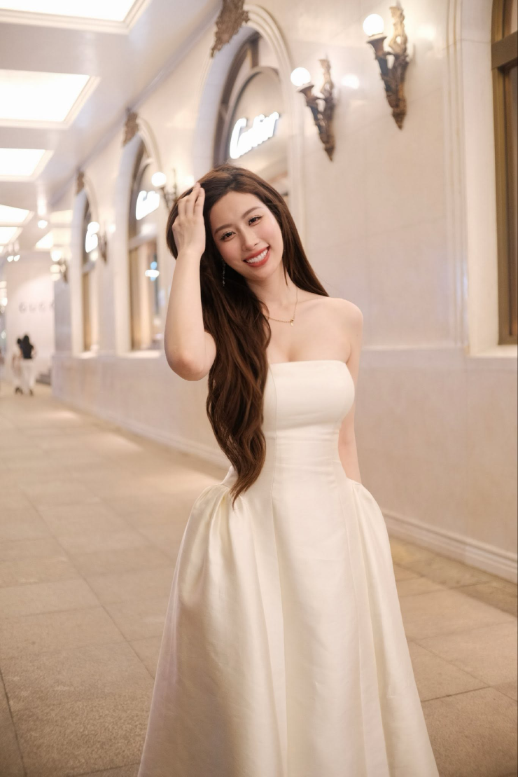 Nhan sắc người đẹp từng thi Miss World, chiếm trọn ánh nhìn ở Nóng cùng World Cup - 4