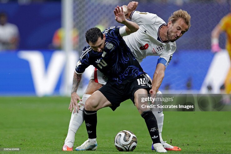 Trước thế trận này, ngay cả những ngôi sao tấn công như Harry Kane, Lionel Messi&nbsp;phải lùi sâu tìm bóng thay vì làm nhiệm vụ ghi bàn quen thuộc