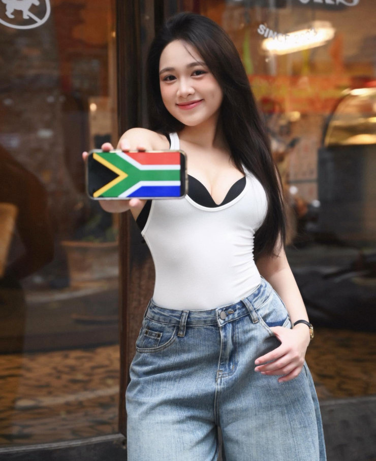Bảo Hân là đại diện fan của Nam Phi tại chương trình "Nóng cùng World Cup 2026"