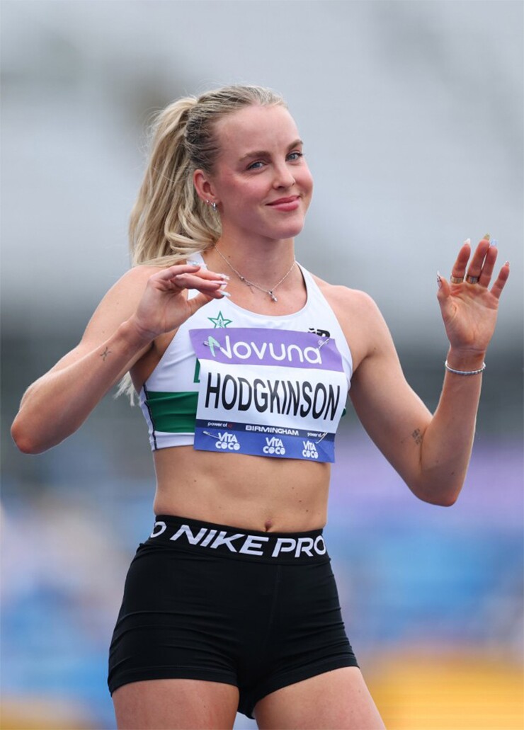 Vẻ đẹp bóng bỏng của Keely Hodgkinson