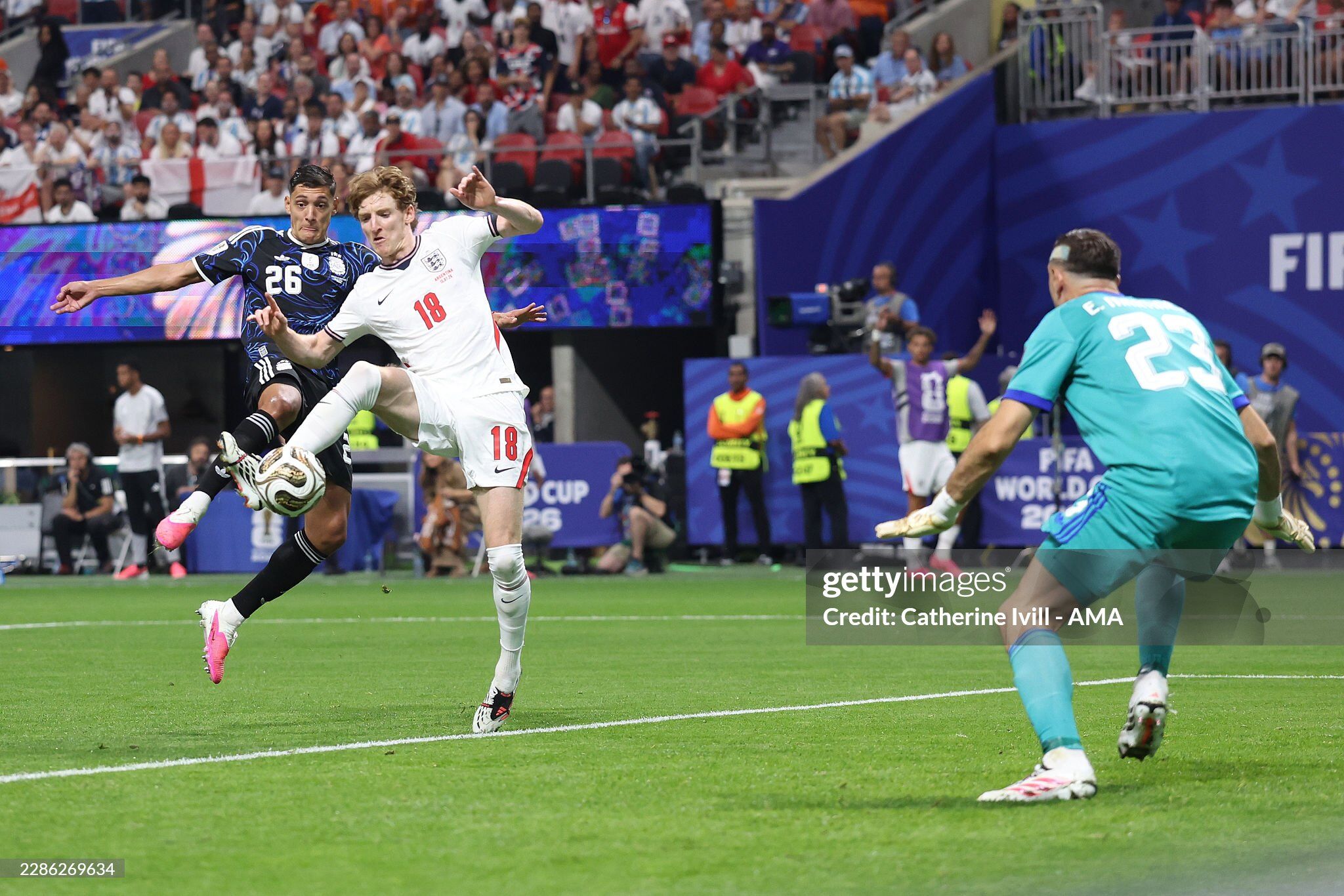 Thư hùng Anh - Argentina: Sao 80 triệu euro của Barca tỏa sáng, Messi cúi đầu bất lực - 1