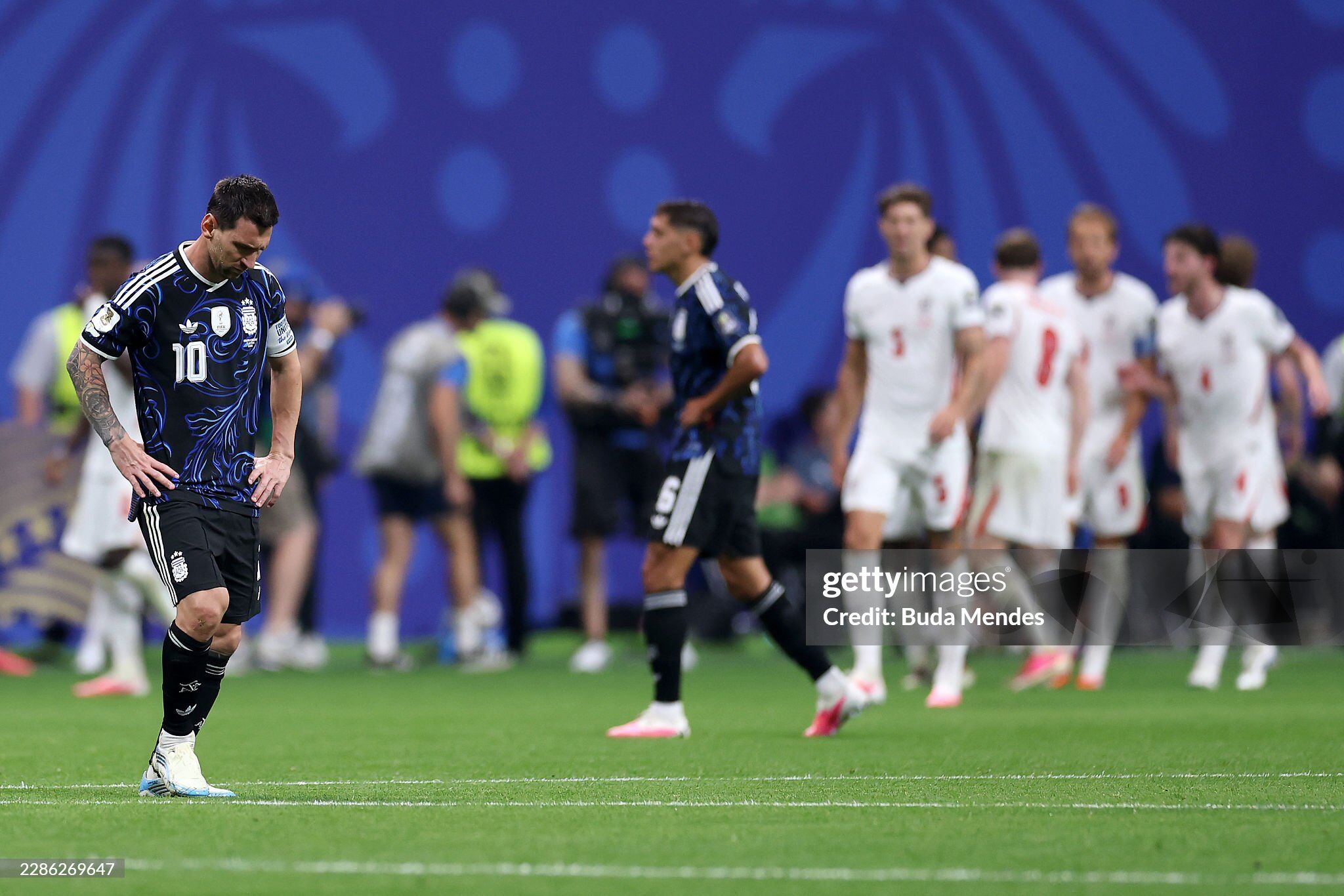 Thư hùng Anh - Argentina: Sao 80 triệu euro của Barca tỏa sáng, Messi cúi đầu bất lực - 13