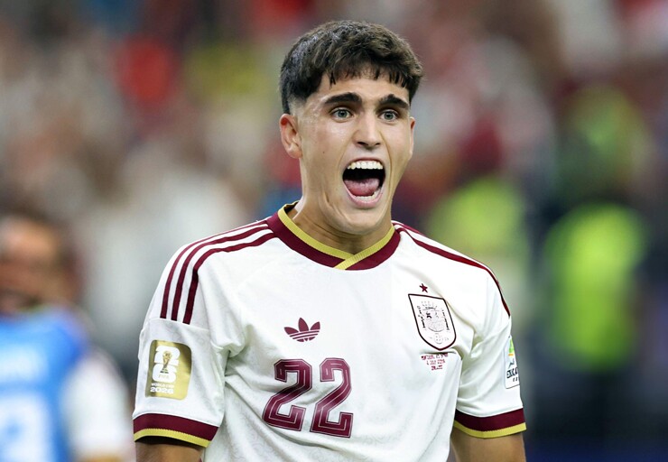 Từ người bị loại khỏi EURO đến trung vệ số một của La Roja
