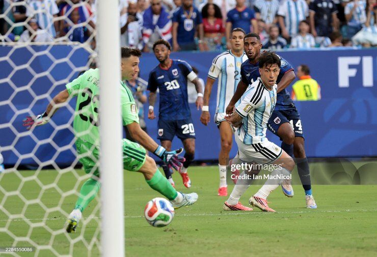 "Tí hon" Cape Verde 2 lần xé lưới Argentina gây sốc, ghi siêu phẩm đẹp nhất World Cup - 1