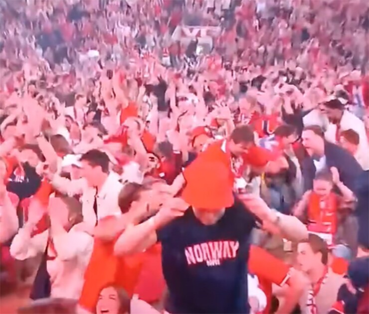 Na Uy thắng Brazil: 90.000 fan đổ ra đường "đi bão", Haaland hóa "thuyền trưởng Viking" - 5
