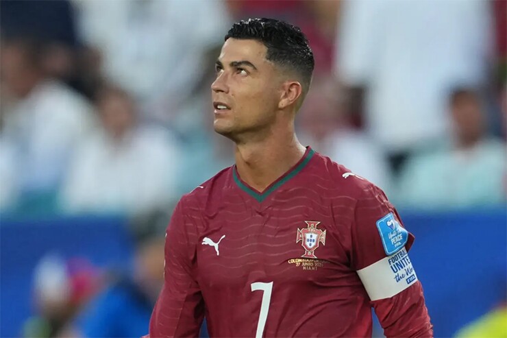Ronaldo bị đặt dấu hỏi về phong độ lẫn thể lực sau khi liên tục đá chính ở vòng bảng, không ghi bàn ở lượt cuối trước Colombia