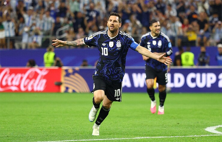 Messi lập hàng loạt kỷ lục sau vòng bảng