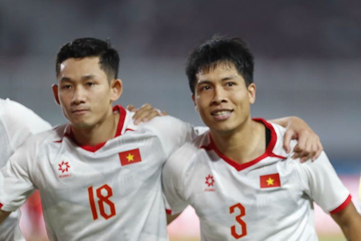 HLV Kim Sang Sik chờ tới trận gặp Indonesia để giao trọng trách cho bộ đôi Hai Long - Văn Vĩ, biết rằng họ sẽ khai thác được cánh phải Indonesia có hậu vệ biên Reijnders hay dâng cao