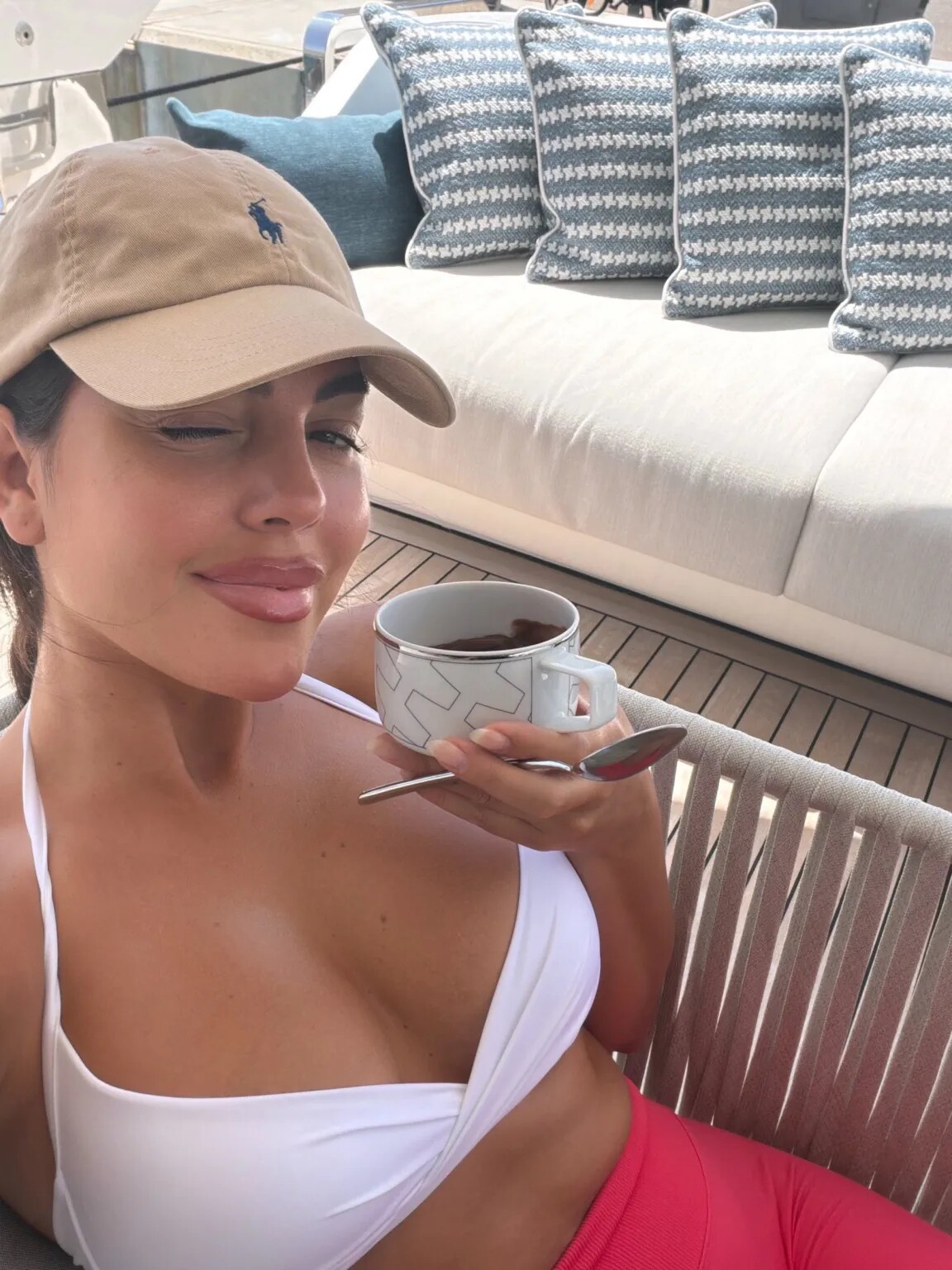 Bạn gái Ronaldo khoe đường cong nóng bỏng trước lễ cưới, bị đàm tiếu về ngoại hình - 6