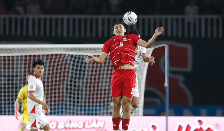 ĐT Việt Nam đấu Indonesia "tóe lửa", Bùi Hoàng Việt Anh đổ máu vì tiền đạo 1m96 - 3