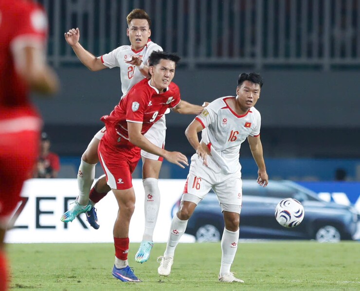 Việt Anh thi đấu cực kì xông xáo