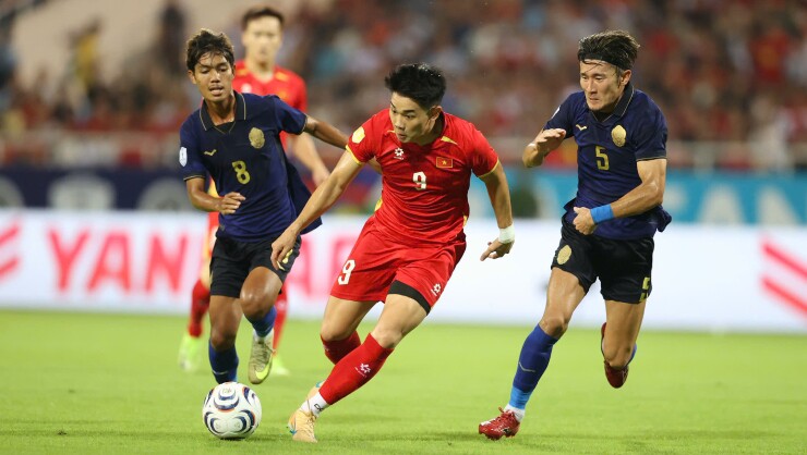 Đỉnh cao Đình Bắc "độc diễn" xé lưới Campuchia, dẫn đầu Vua phá lưới AFF Cup - 3