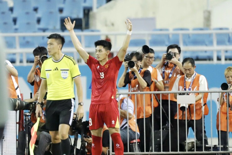 Đỉnh cao Đình Bắc "độc diễn" xé lưới Campuchia, dẫn đầu Vua phá lưới AFF Cup - 7