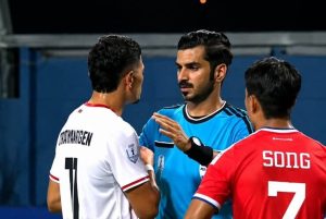 Indonesia bị loại từ vòng bảng AFF Cup: Fan “tổng tấn công” trọng tài, báo chí thất vọng