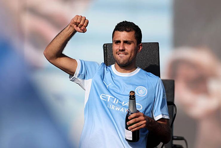 Trực tiếp chuyển nhượng 4/8: Real Madrid ra giá Rodri thấp hơn đòi hỏi của Man City 25 triệu euro - 1