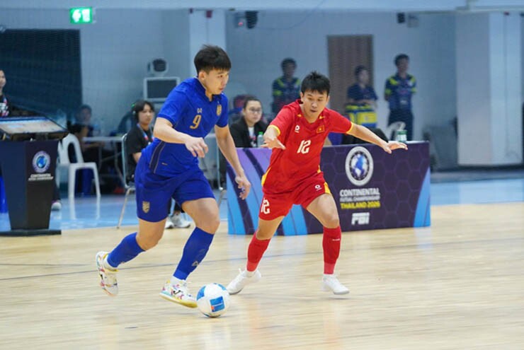 Thái Lan tỏ ra quá mạnh trong hiệp một