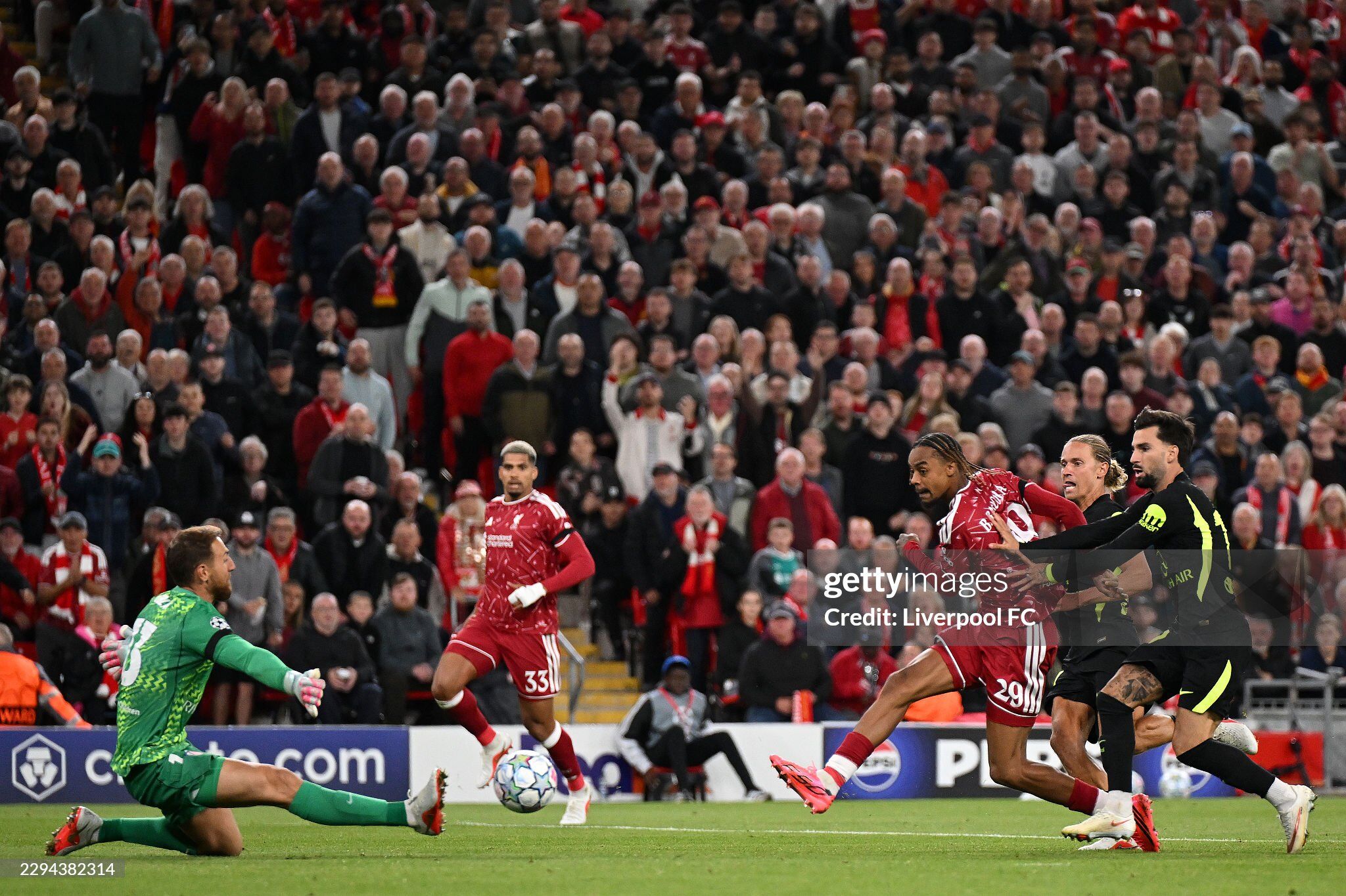Bom tấn” Barcola ra mắt thảm họa với Liverpool: Bỏ lỡ cơ hội, chấn thương rời sân - 7