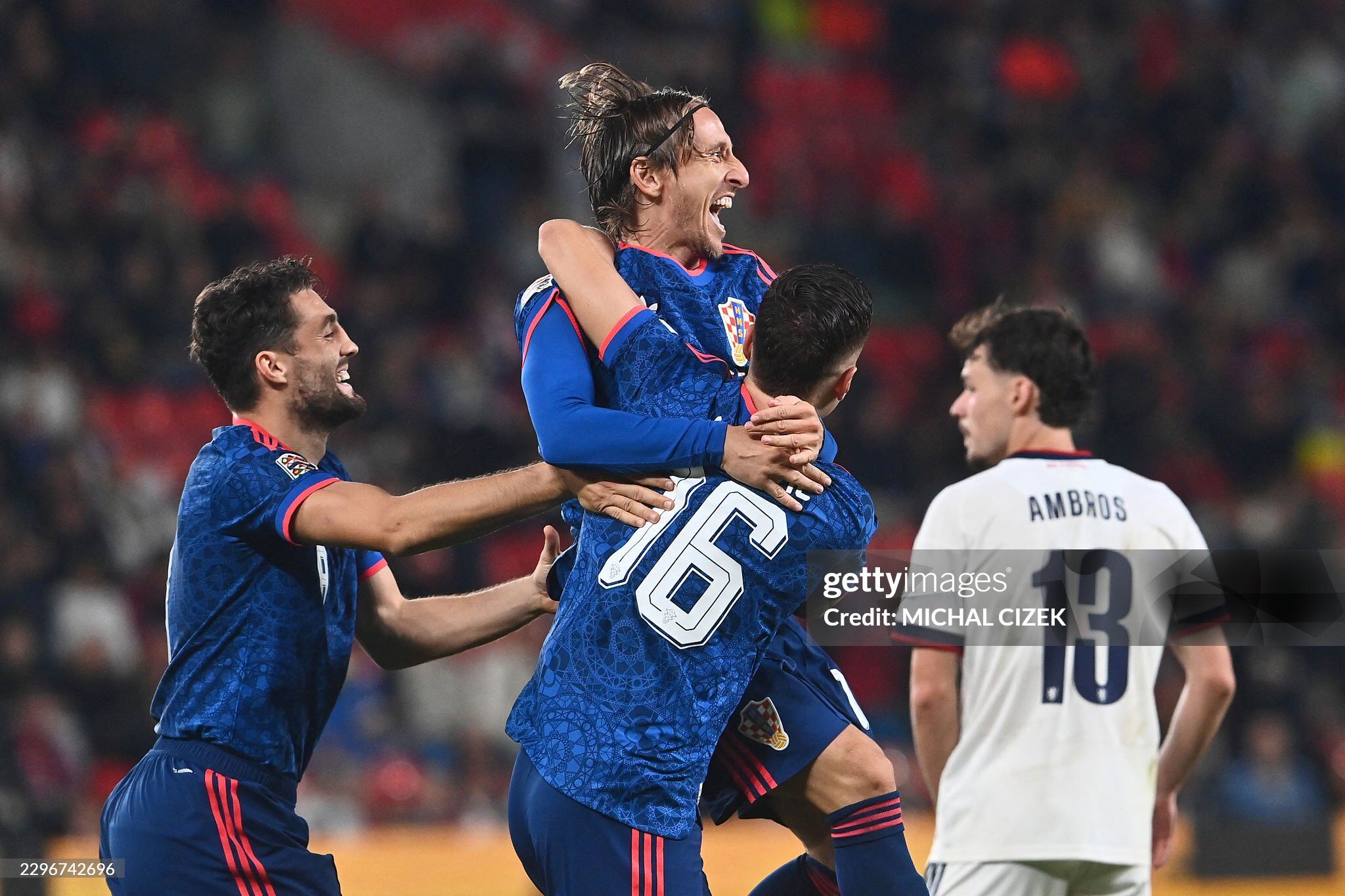 Croatia giành chiến thắng nhờ màn tỏa sáng của Modric và các đồng đội