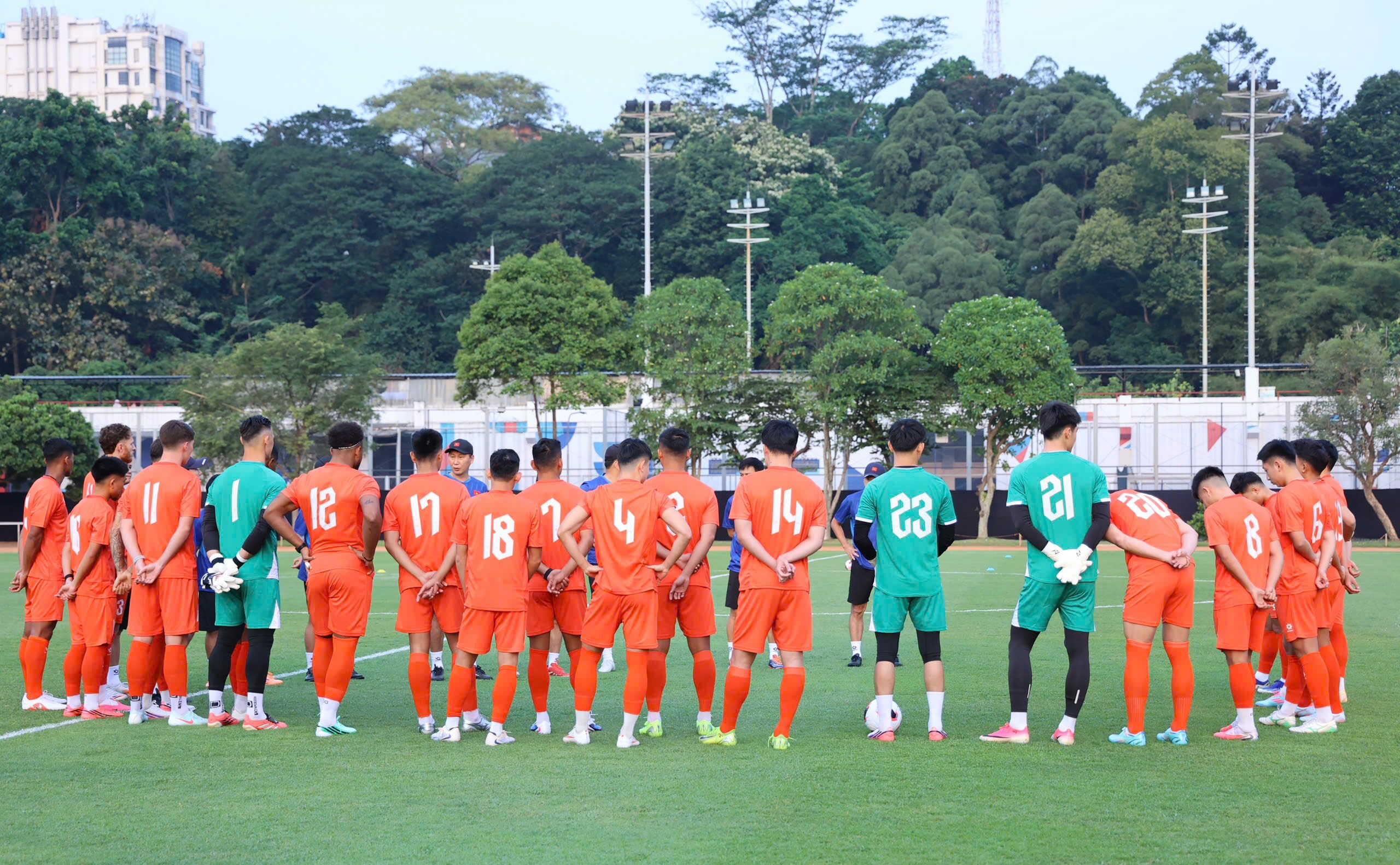 Xuân Son, Đình Bắc hào hứng tập buổi đầu cùng ĐT Việt Nam ở Bandung - 10
