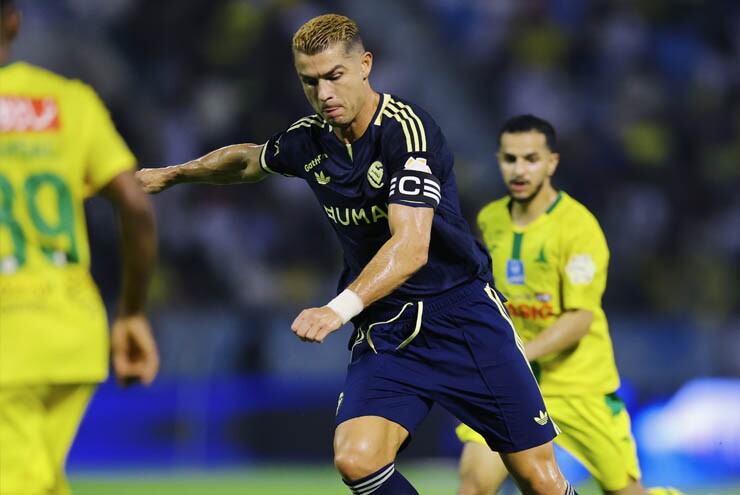 Ronaldo tỏ ra&nbsp;bất lực trước khung thành Al Khaleej