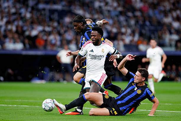 Real Madrid tạo ra rất nhiều cơ hội trước Inter nhờ Vinicius tranh bóng