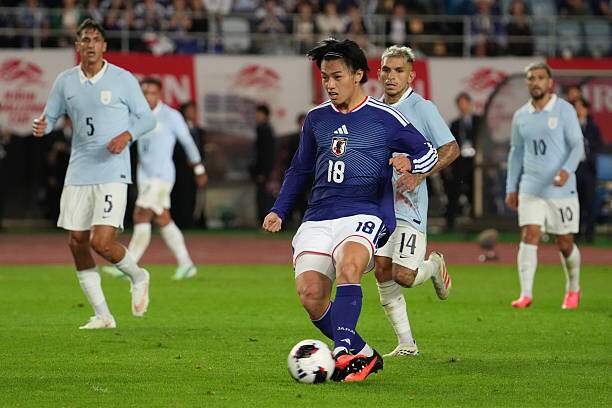 Ueda sút penalty mang lại chiến thắng phút bù giờ cho Nhật Bản