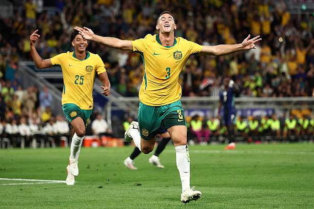 Australia bị dẫn trước chỉ sau 2 phút nhưng đã vùng lên dẫn ngược ngay trong hiệp 1