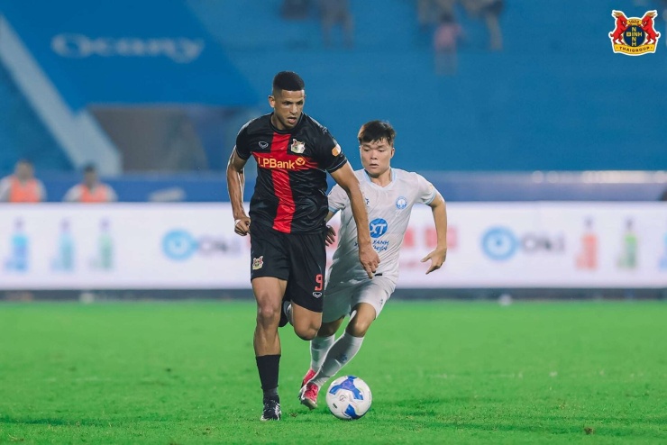 Lucao đang thể hiện phong độ chói sáng trong màu áo Ninh Bình FC. Ảnh: Ninh Bình FC.