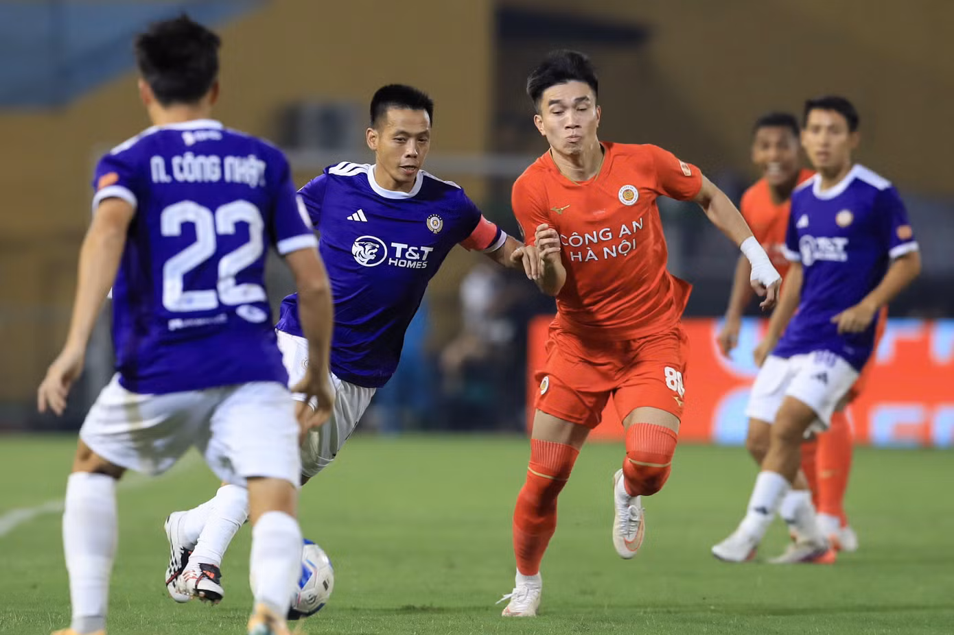 V.League: Số lượng hay chất lượng?