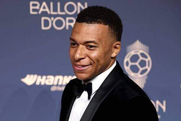 Mbappe 9 năm chờ đợi, 9 lần vào top 10 vẫn lỡ hẹn tiếc nuối với Quả bóng Vàng - 1