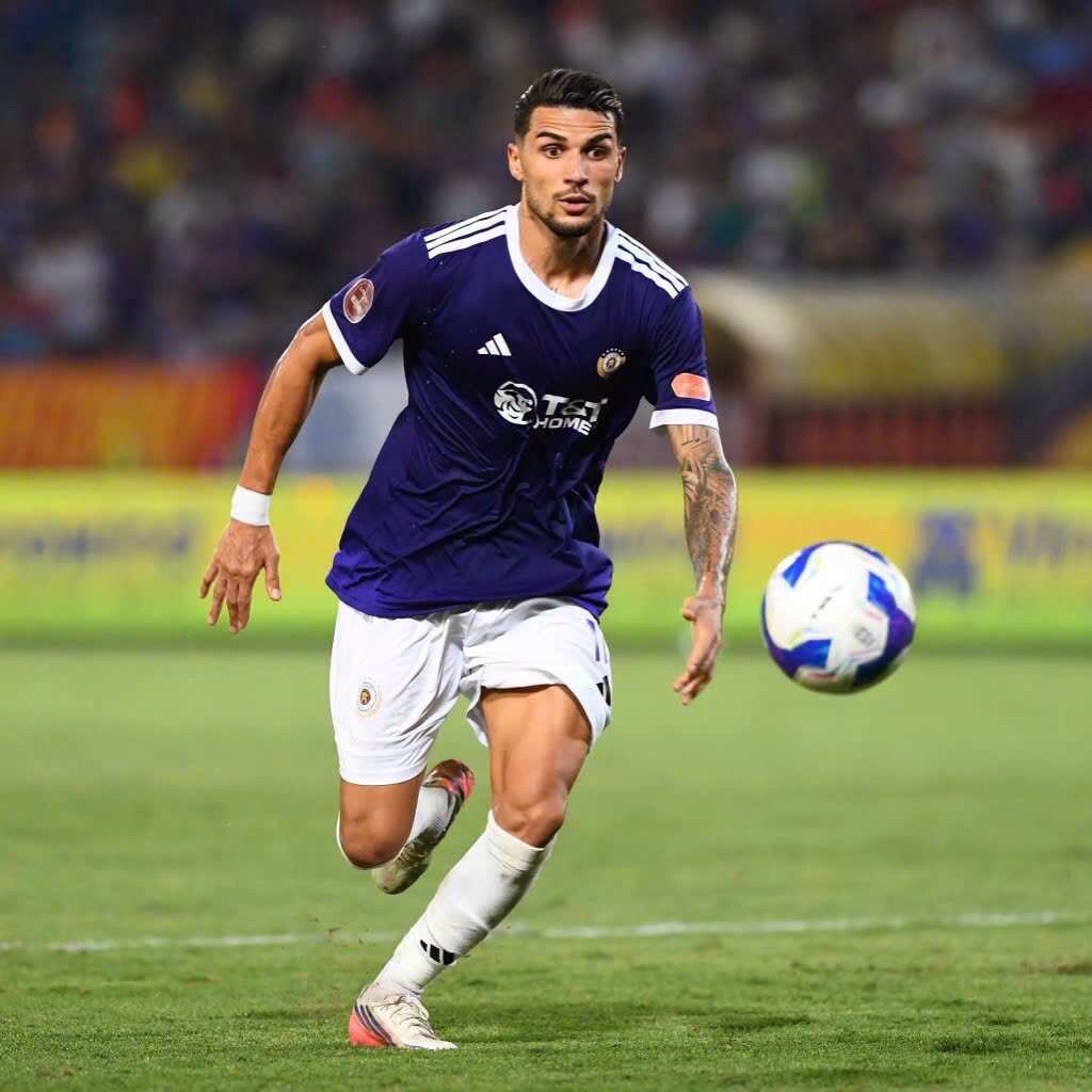 Hoàng Hên hiện đang đầu quân cho đội Hà Nội FC