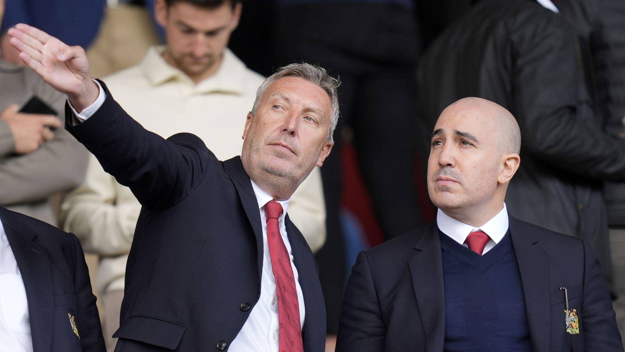 Jason Wilcox (bên trái) và Omar Berrada từng làm việc cho Man City