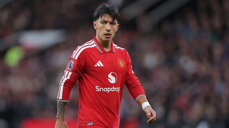 Lisandro Martinez đang nỗ lực hàn gắn những căng thẳng tại Old Trafford