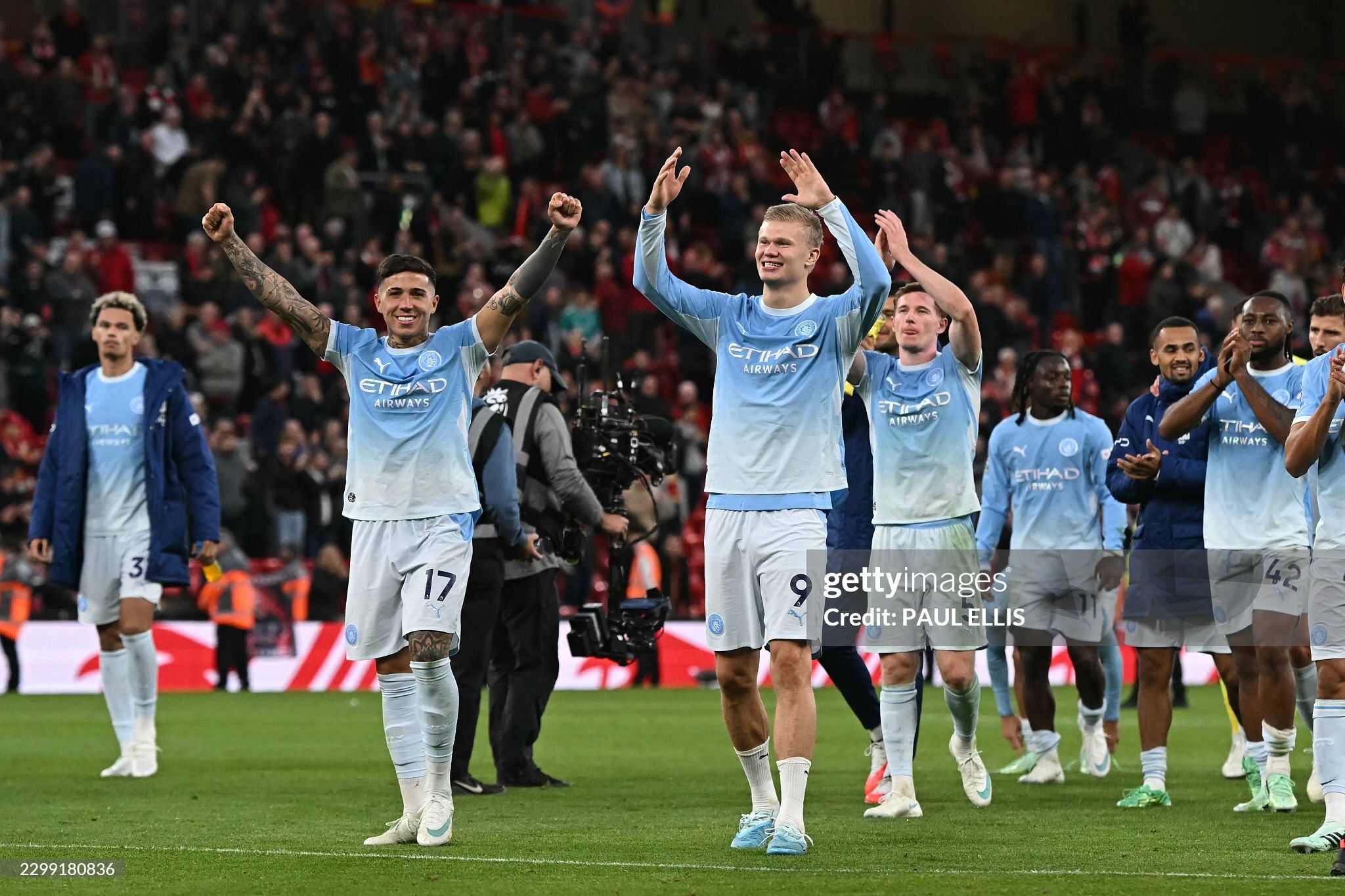 Man City thể hiện sự phẫn nộ dưới sân và giành chiến thắng thuyết phục