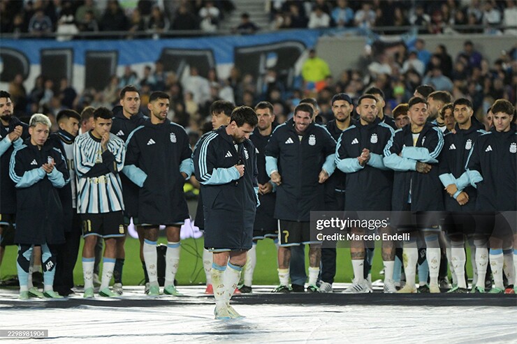 Messi ghi bàn và kiến tạo trong màn chia tay ĐT Argentina
