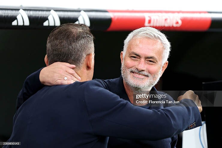 HLV Mourinho than thở ông không sướng như HLV ở các đội bóng khác