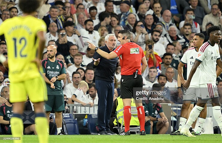 Real và Barcelona có thành tích trái ngược ở đấu trường quốc tế và quốc nội