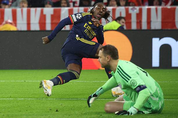 Arsenal mất Saka nhưng người vào thay Eze đã ghi bàn mở điểm