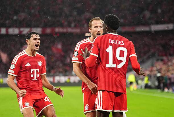 Kane kiến tạo cho Davies gỡ hòa 1-1
