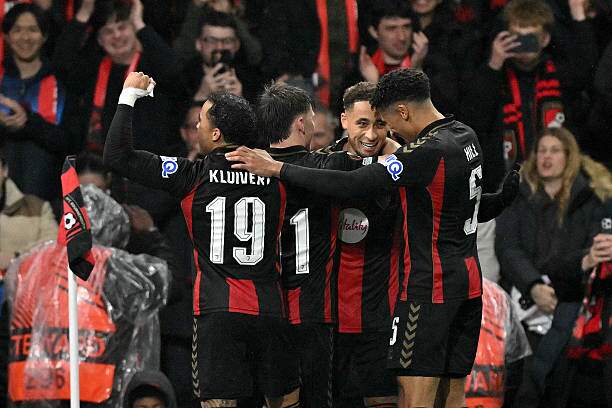 Bournemouth vượt lên 2-0 sau hiệp 1 nhờ 2 quả penalty