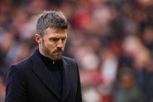 MU giữ Carrick thêm tới hết tuần này, “tin xấu” cho Chelsea